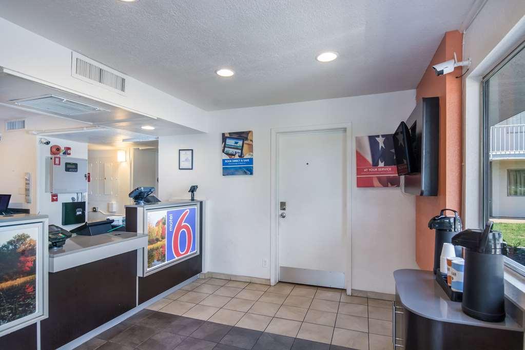 Motel 6-Sandston, Va - Richmond, Va İç mekan fotoğraf